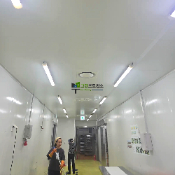 살균 소독 작업중입니다.